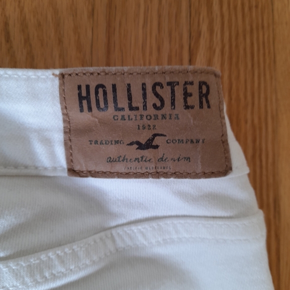 Hollister Distressed Crop Jeans in White - Picture 7 of 9